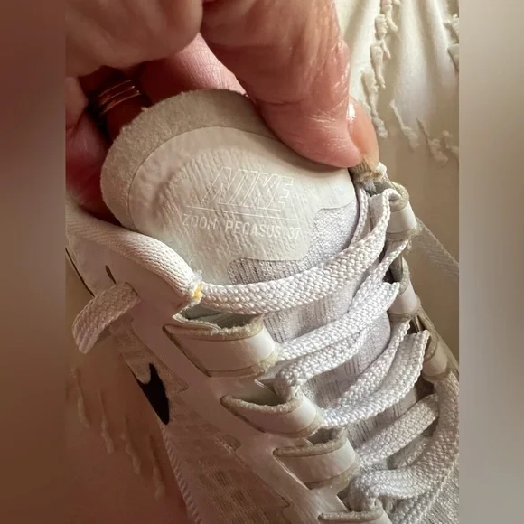 Women’s Nike Air Zoom Pegasus 37 Sneakers - Picture 10 of 10